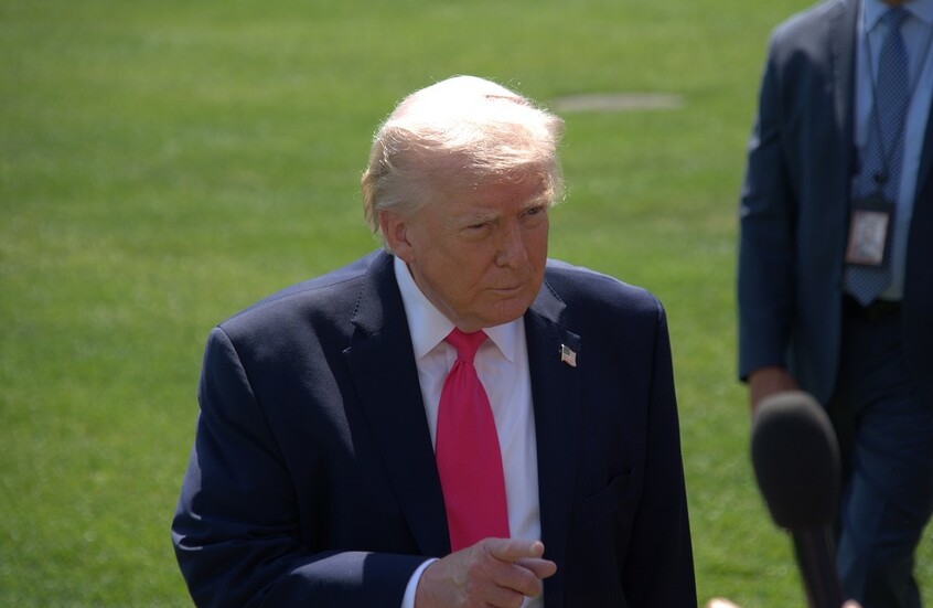 ترامب ينشر أغنية فرانك سيناترا “فعلتها على طريقتي” في ظل ترقب لتصريحاته حول إيران