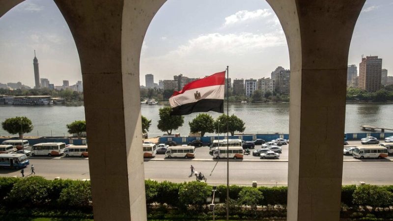 أول مسؤول خليجي يزور مصر منذ بدء الهجمات الإيرانية على دول الخليج