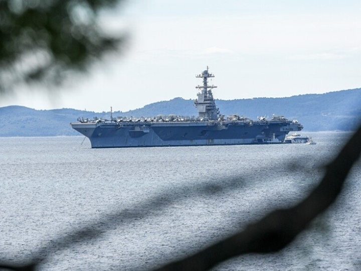 حاملة الطائرات الأمريكية “يو إس إس فورد” تعود إلى الشرق الأوسط