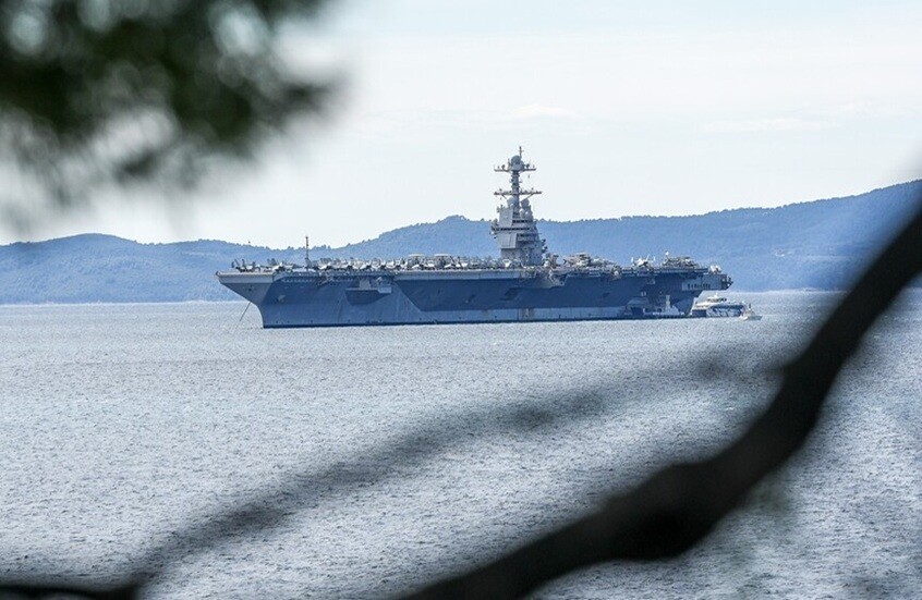 حاملة الطائرات الأمريكية “يو إس إس فورد” تعود إلى الشرق الأوسط