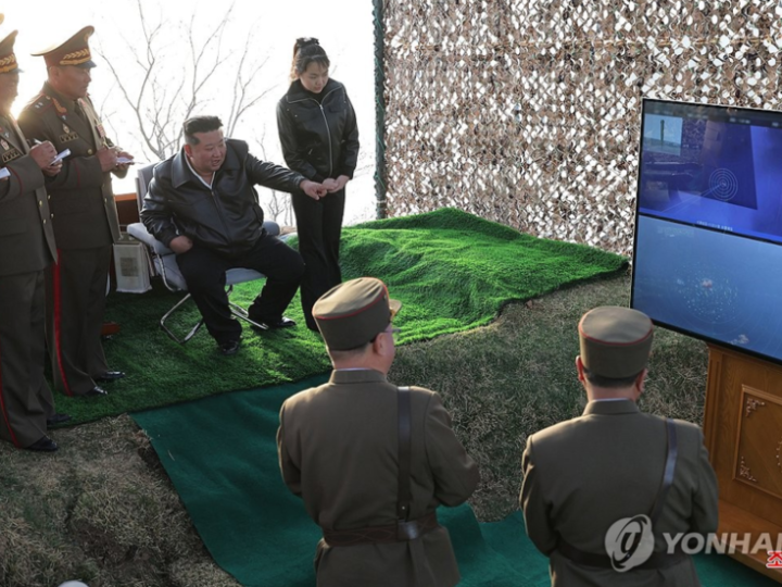 بحضور كيم.. كوريا الشمالية تجري تجارب صاروخية جديدة