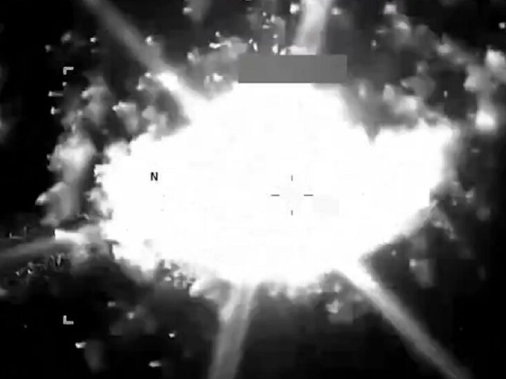 القوات الأمريكية تشن غارة على سفينة يشتبه في “تهريبها للمخدرات” وتقتل ثلاثة أشخاص (فيديو)