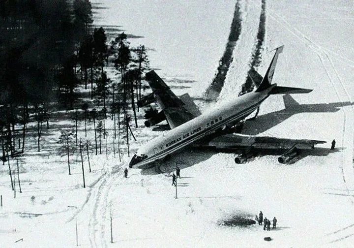 بعد الهجوم هبطت “البوينغ” فوق بحيرة متجمدة