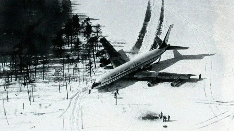 بعد الهجوم هبطت “البوينغ” فوق بحيرة متجمدة