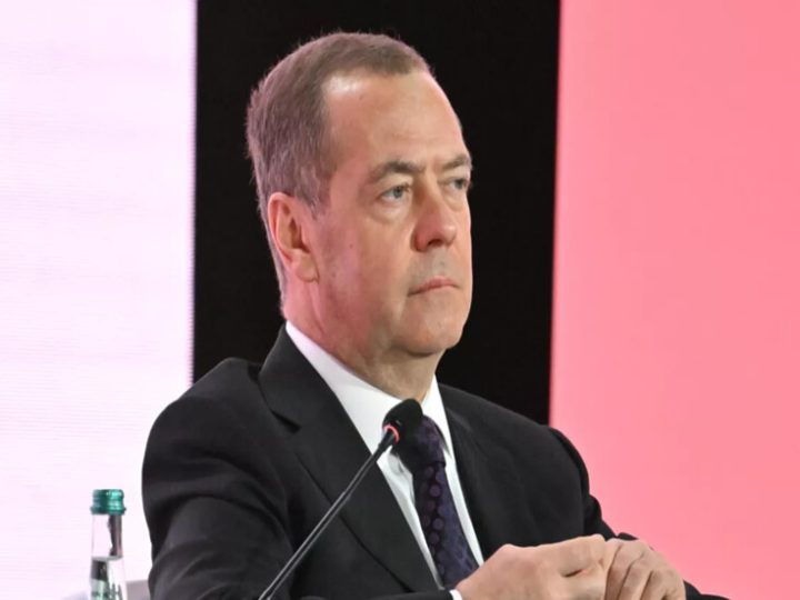 مدفيديف: روسيا تخوض حرب وجود