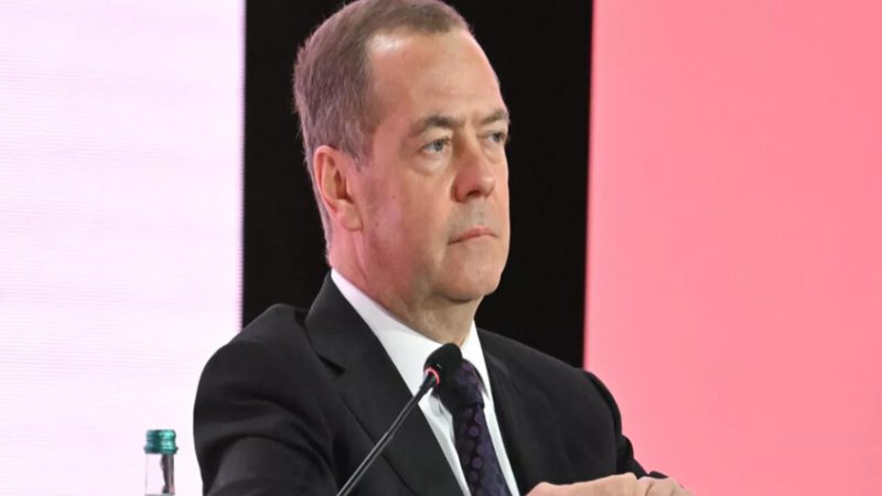 مدفيديف: روسيا تخوض حرب وجود