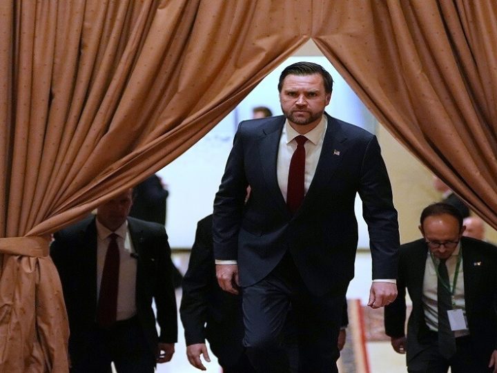 مصادر لـCNN: فانس سيتوجه إلى باكستان للمشاركة في المحادثات مع إيران لكن الموقف لا يزال متقلبا