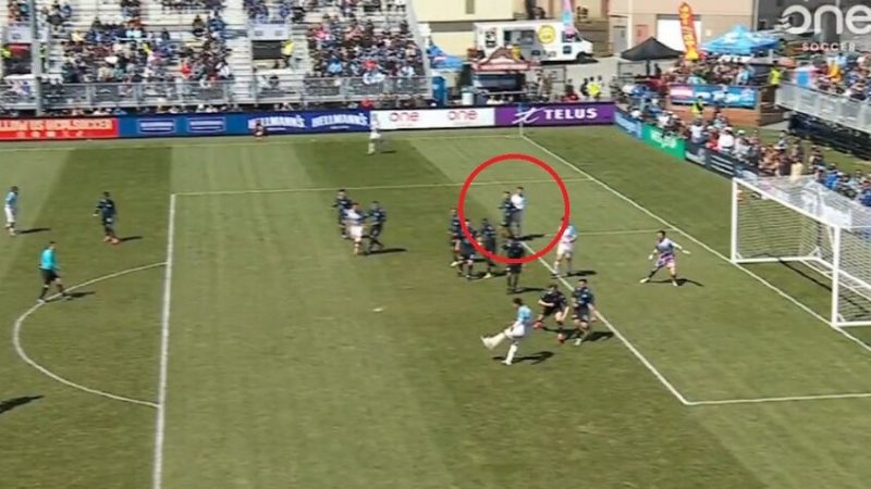 شاهد.. أول هدف بعد اعتماد قاعدة “فينغر”