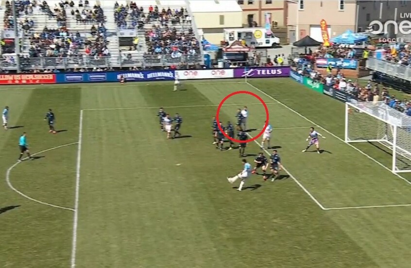 شاهد.. أول هدف بعد اعتماد قاعدة “فينغر”