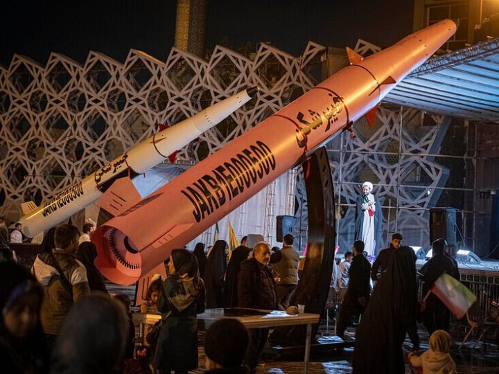 مستشار المرشد الإيراني للشؤون الخاصة: أي خطأ في حسابات الخصم سنضغط على زناد “التأديب النهائي”