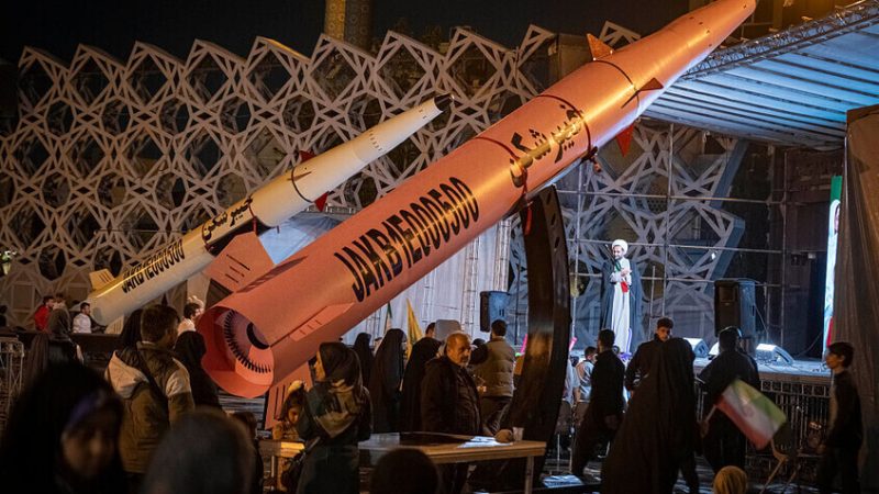 مستشار المرشد الإيراني للشؤون الخاصة: أي خطأ في حسابات الخصم سنضغط على زناد “التأديب النهائي”