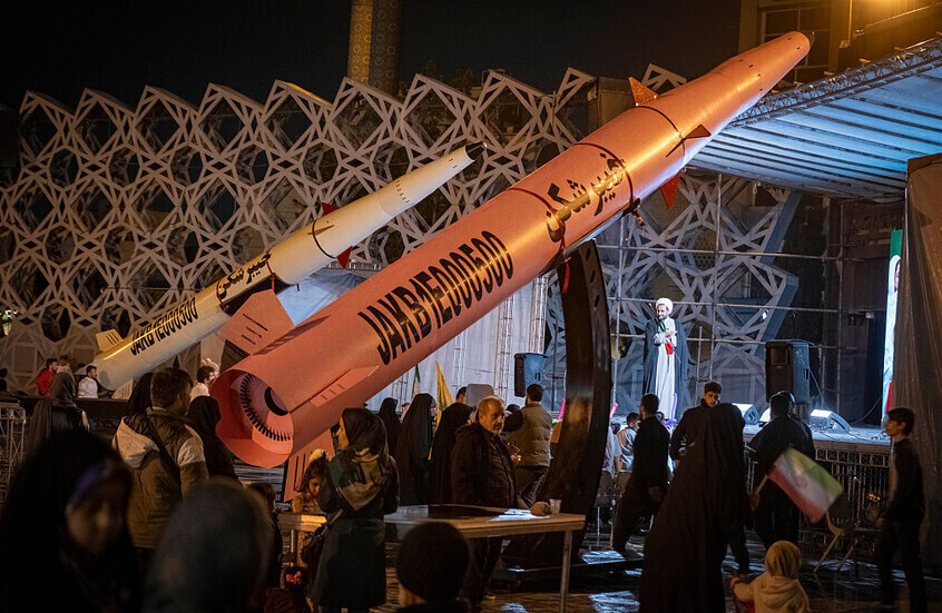 مستشار المرشد الإيراني للشؤون الخاصة: أي خطأ في حسابات الخصم سنضغط على زناد “التأديب النهائي”