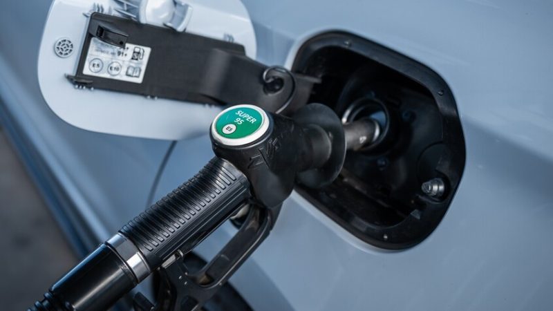 الصين تخفض أسعار الوقود لأول مرة منذ بدء الحرب على إيران