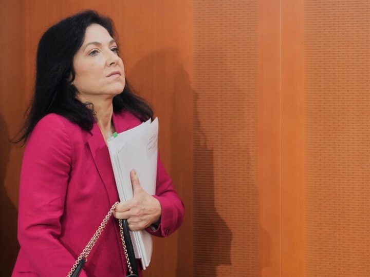 “لدينا كنز هائل تحسدنا عليه واشنطن”.. وزيرة الاقتصاد الألمانية تحدد ركيزة مستقبل الصناعة في بلادها