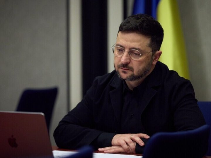 زيلينسكي يطالب الاتحاد الأوروبي بوقاحة بأمر غير قابل للتحقيق