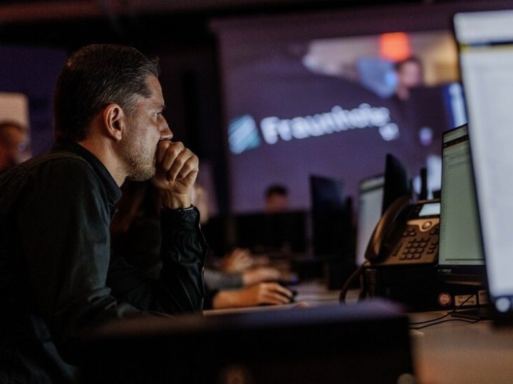 بوليتيكو: الاستخبارات البريطانية تخشى اختراقها من مئات الدول