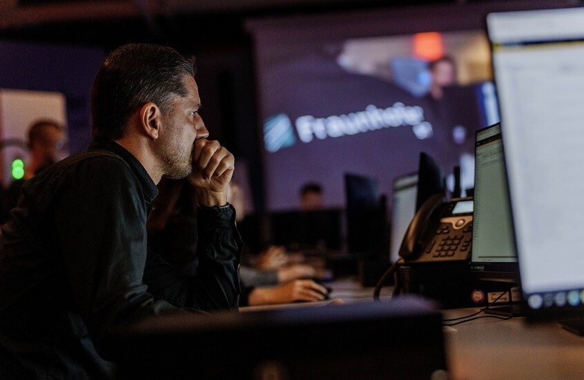 بوليتيكو: الاستخبارات البريطانية تخشى اختراقها من مئات الدول