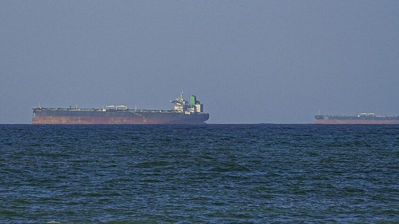 هيئة العمليات البحرية البريطانية: سفينة حاويات تعرضت لإطلاق نار من زورق للحرس الثوري