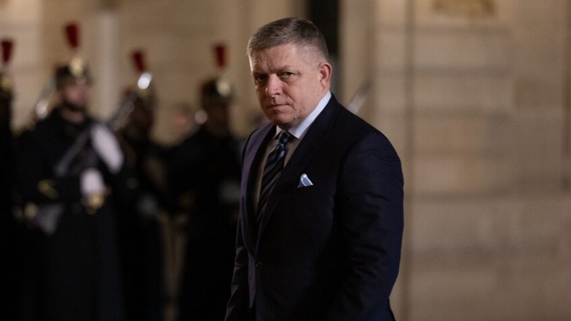 براتيسلافا: فيتسو يستطيع الطيران إلى روسيا للاحتفال بعيد النصر حتى لو رفضت بولندا ذلك