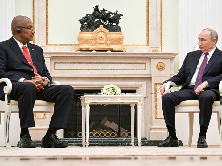 في أول قمة بين البلدين عبر التاريخ.. بوتين يجتمع مع رئيس سيشل في الكرملين