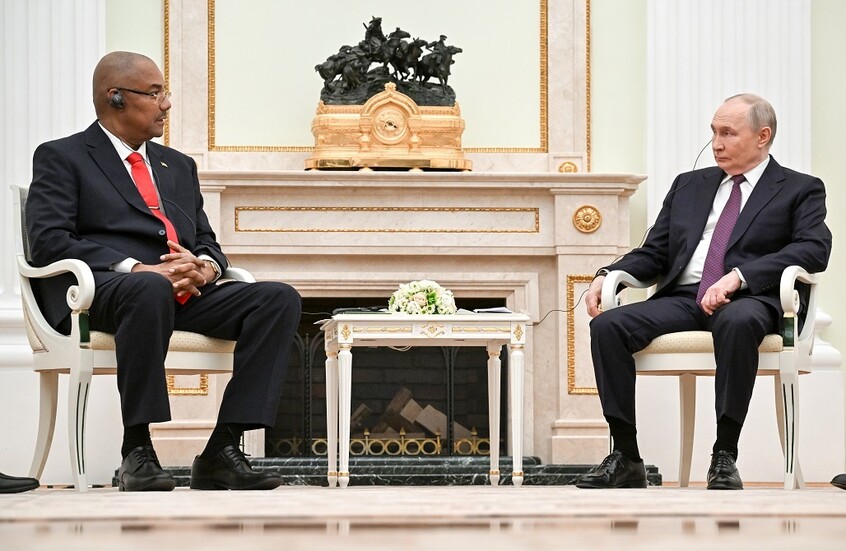 في أول قمة بين البلدين عبر التاريخ.. بوتين يجتمع مع رئيس سيشل في الكرملين