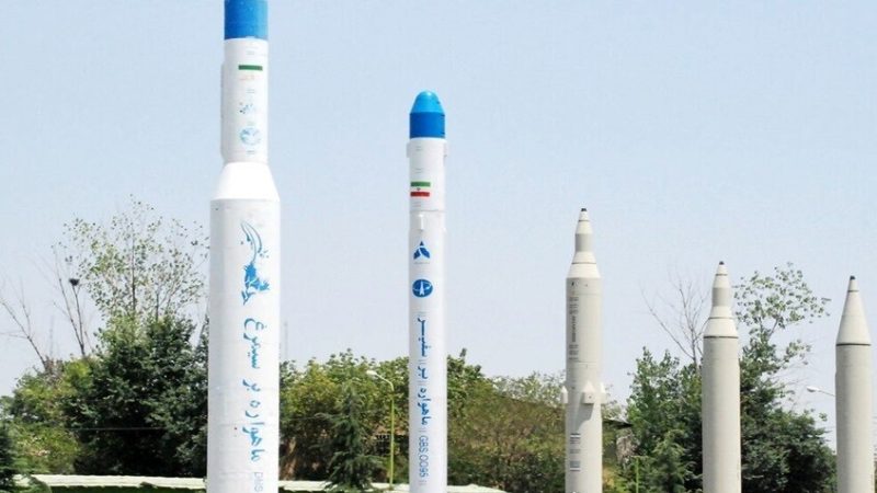 دعوة أمريكية لرفع العقوبات عن إيران وعدم مهاجمتها لتفادي ردة فعلها المدمر