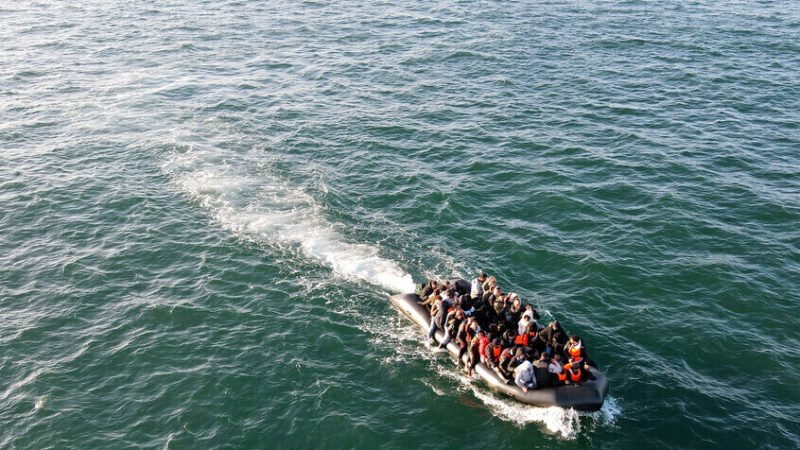 فرنسا وبريطانيا تبرمان اتفاقا تاريخيا لمكافحة الهجرة غير الشرعية عبر المانش