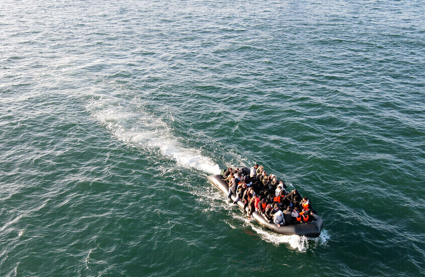 فرنسا وبريطانيا تبرمان اتفاقا تاريخيا لمكافحة الهجرة غير الشرعية عبر المانش