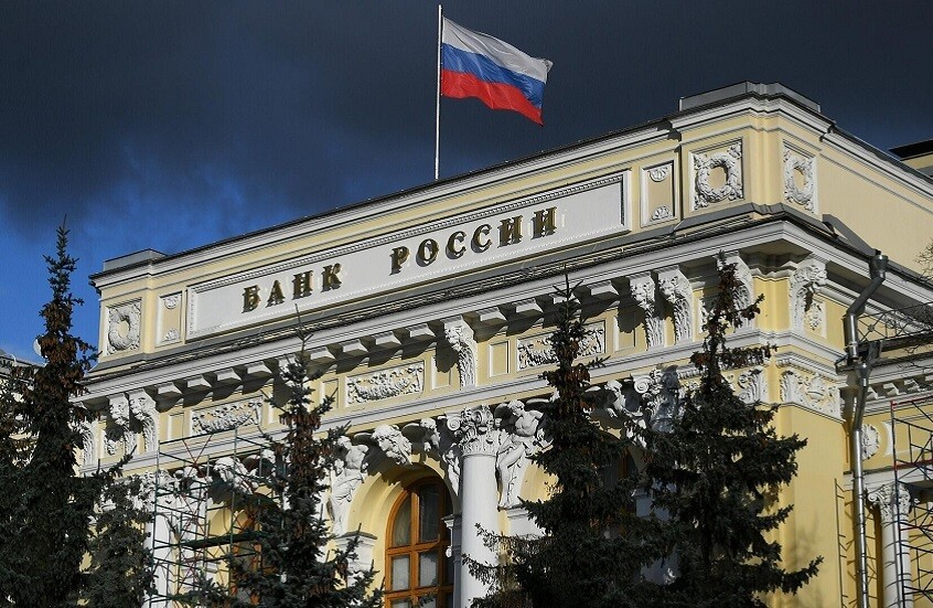 المركزي الروسي يخفض أسعار صرف الدولار واليورو واليوان وسط استقرار نسبي للروبل