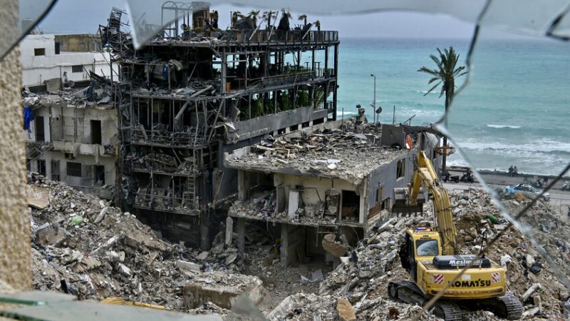 الجيش الإسرائيلي يقتل 9 لبنانيين وينفذ عمليات نسف في جنوب لبنان