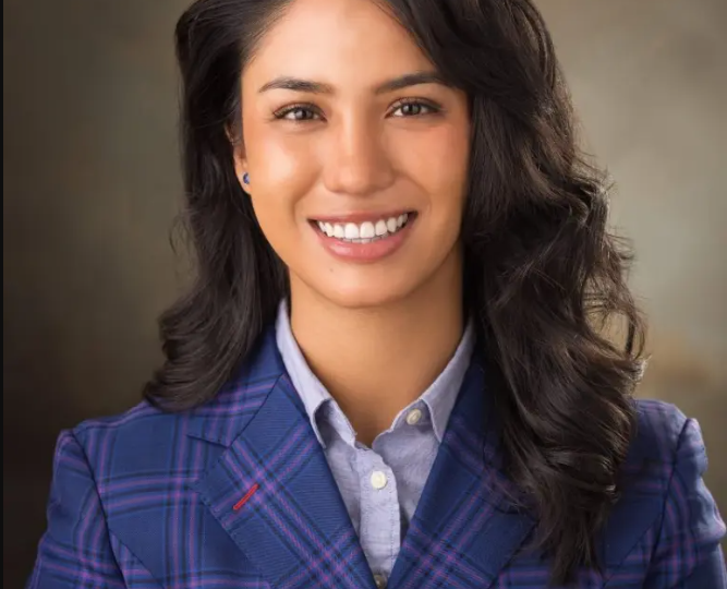 “لن أبتعد حتى تقبّليني!”.. اتهامات جنسية صادمة من 4 نساء تلاحق مرشحة للكونغرس الأمريكي