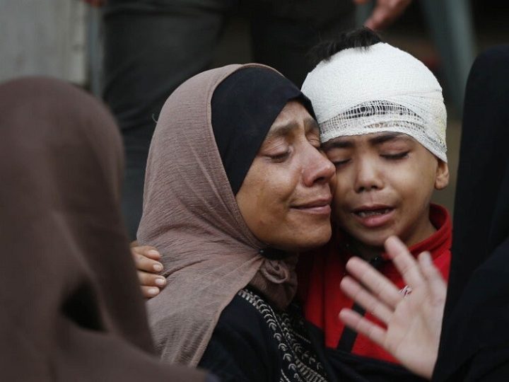 مقتل 12 فلسطينيا وإصابة آخرين جراء القصف الإسرائيلي على قطاع غزة الجمعة