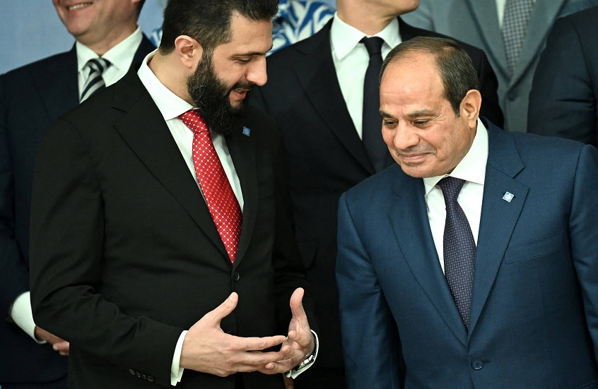 إعلامي مصري شهير يعلق على لقطات السيسي والشرع المثيرة للجدل: “شوفتوهم وهم بيفطروا؟”