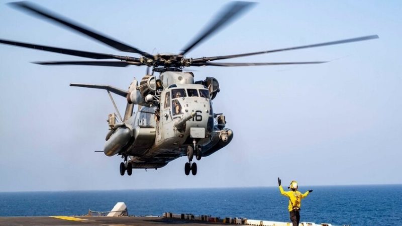 البحرية الأمريكية تعلن اعتراض سفينة إيرانية كانت متجهة إلى إيران