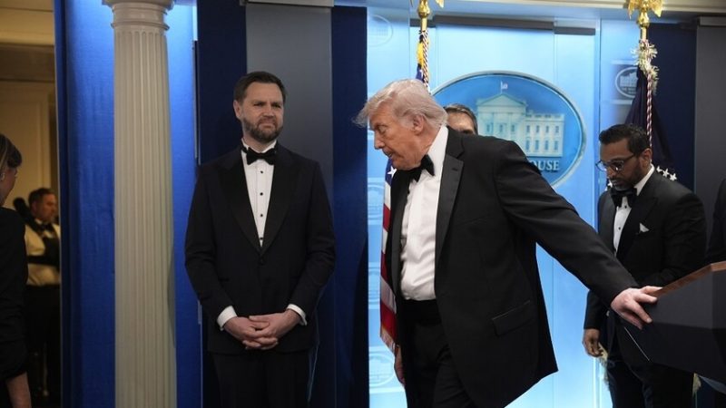 جهاز الخدمة السرية يكشف عن وضع ترامب ومطلق النار بعد محاولة الاغتيال