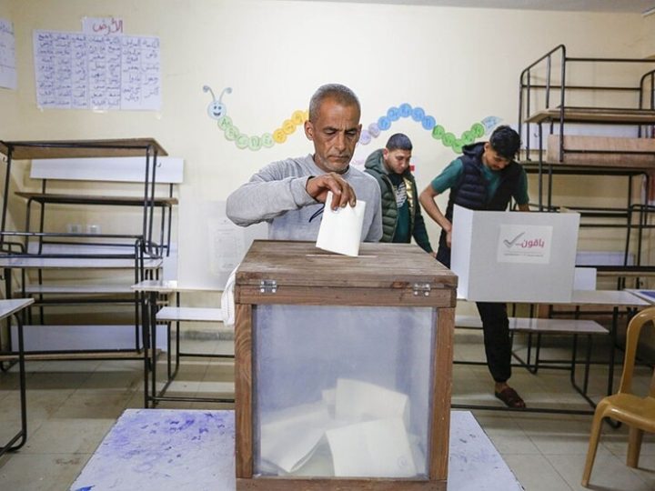 حركة فتح تفوز في الانتخابات البلدية بالضفة وتتفوق على قائمة محسوبة على حماس في دير البلح بغزة