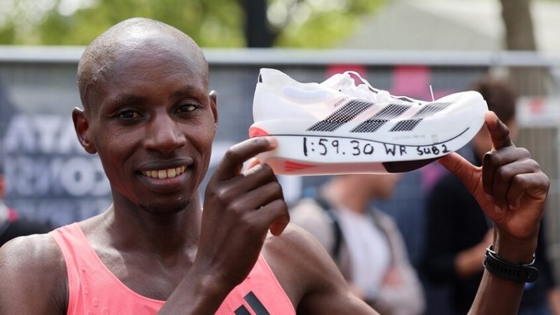 الكيني ساوي بطلا لماراثون لندن برقم تاريخي (فيديو)