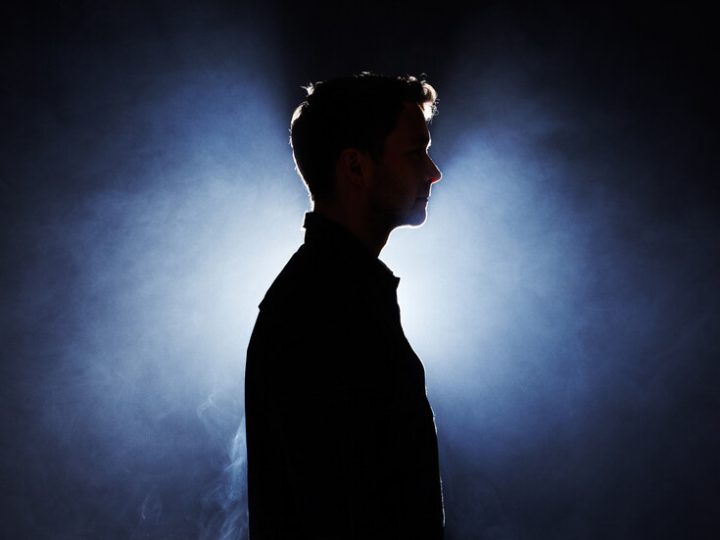 مدير مشروع سري سابق لـCIA: جميع البشر يمتلكون “قدرة خارقة”.. والهواتف الذكية تسرقها منا!