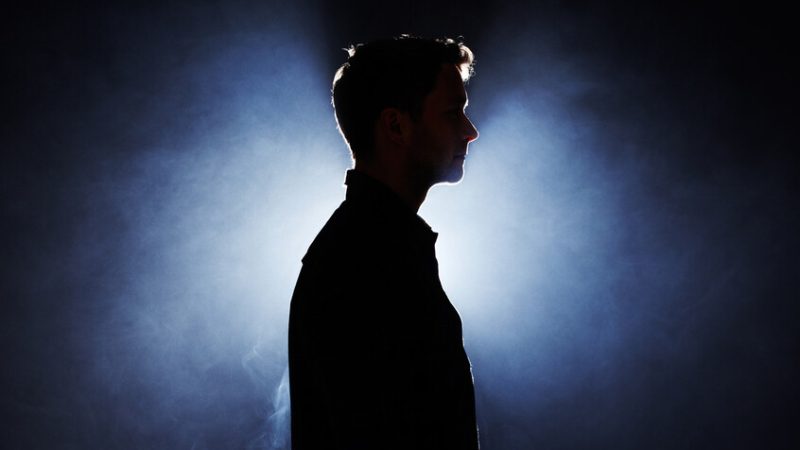 مدير مشروع سري سابق لـCIA: جميع البشر يمتلكون “قدرة خارقة”.. والهواتف الذكية تسرقها منا!