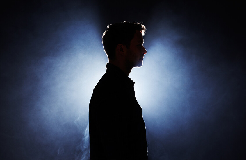 مدير مشروع سري سابق لـCIA: جميع البشر يمتلكون “قدرة خارقة”.. والهواتف الذكية تسرقها منا!