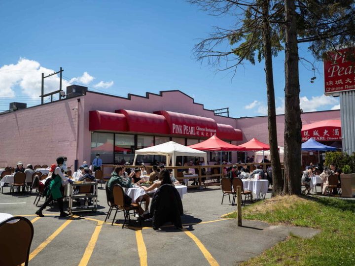 بريطانيا.. الضغوط الاقتصادية تدفع الحانات والمطاعم للإغلاق