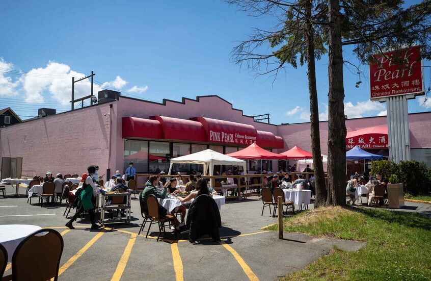 بريطانيا.. الضغوط الاقتصادية تدفع الحانات والمطاعم للإغلاق