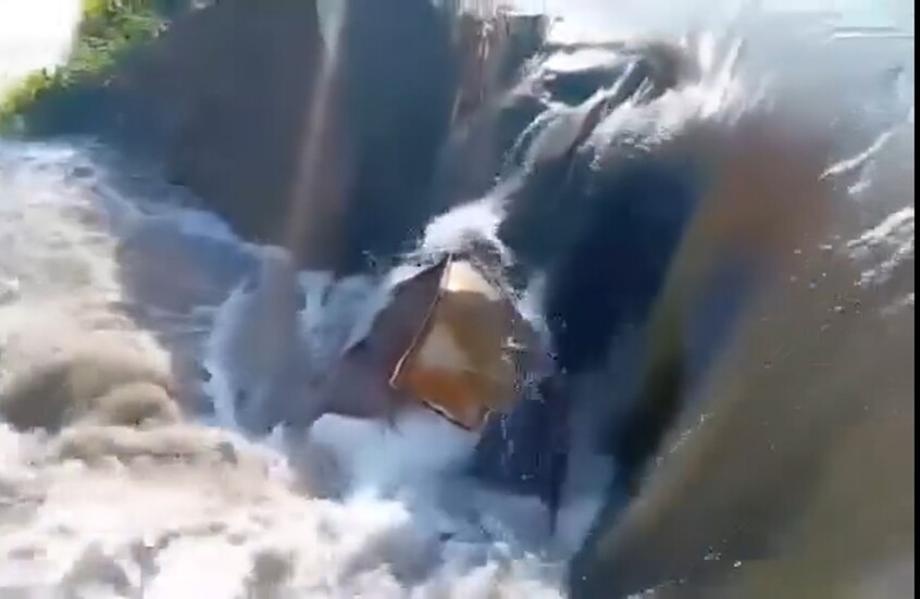 سدّ بشري في ريف حلب.. الأهالي يواجهون انهيار سد السيحة بأجسادهم (فيديو)