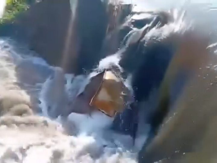 سدّ بشري في ريف حلب.. الأهالي يواجهون انهيار سد السيحة بأجسادهم (فيديو)