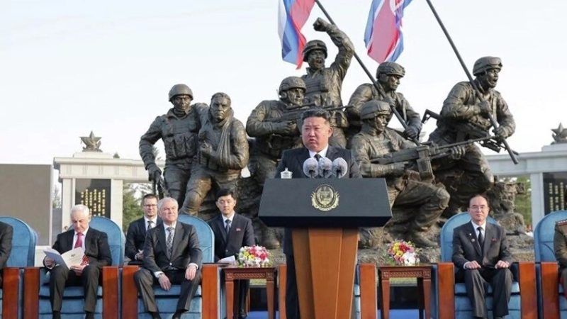 كيم جونغ أون يشيد بجنود كوريا الشمالية الذين ضحوا بأنفسهم في كورسك