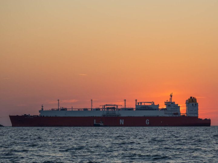 ناقلة غاز إماراتية تكسر الحصار في مضيق هرمز