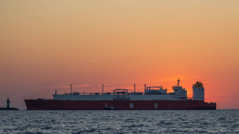 ناقلة غاز إماراتية تكسر الحصار في مضيق هرمز