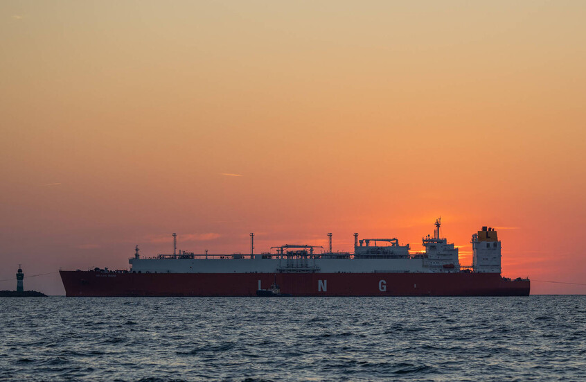 ناقلة غاز إماراتية تكسر الحصار في مضيق هرمز