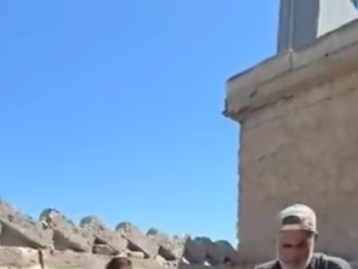 سوريا.. حارس موقع هرقلة الأثري يعيد كنوزا أثرية أخفاها 12 عاماً لحمايتها في الرقة (فيديو)