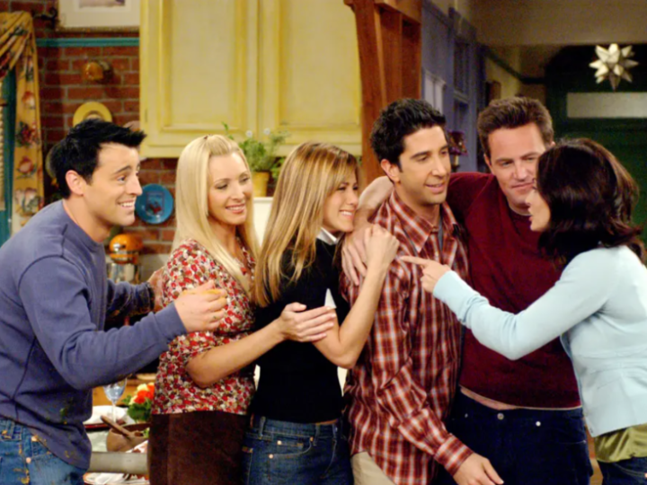 “فيبي” تكشف معلومة صادمة عن أبطال مسلسل “فريندز”